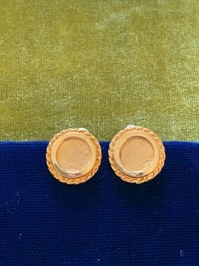 Lady Liberty Vintage Gold-Tone Coin Style Button Earrings - Unbranded